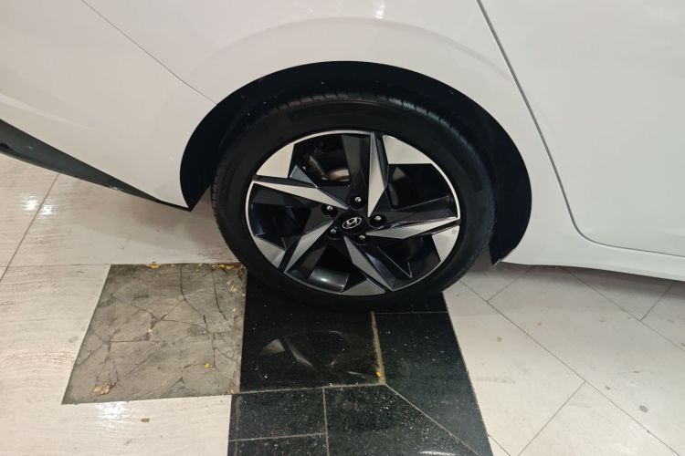 现代 伊兰特 2022款 1.5L CVT LUX尊贵版车身外观6008