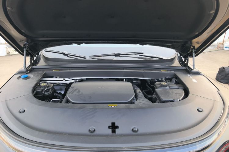 理想汽车 理想L6 2025款 Pro 智能焕新版机舱底盘24