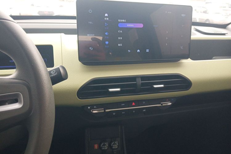 吉利银河 2024款 熊猫mini 200km 耐力熊中控内饰16