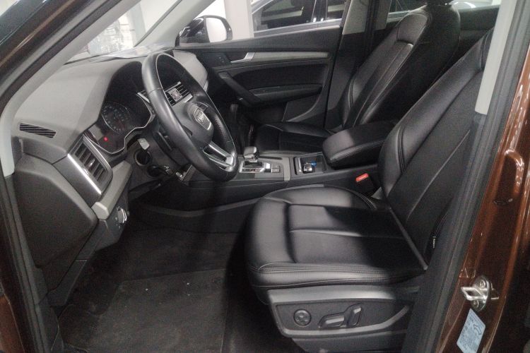 奥迪Q5L 2018款 40 TFSI 荣享进取型 国V中控内饰19