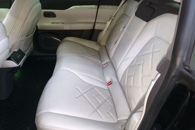 蔚来ET7 2022款 100kWh中控内饰21