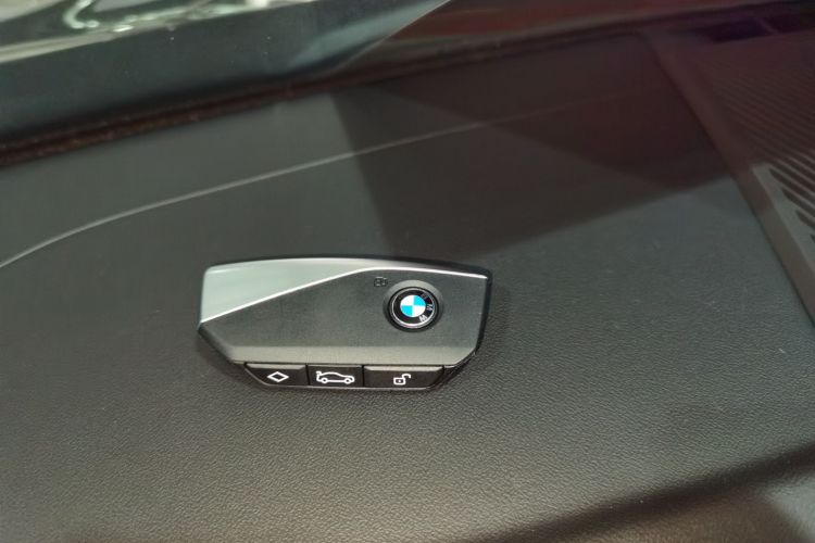 宝马5系 2024款 530Li 领先型 M运动套装中控内饰7001