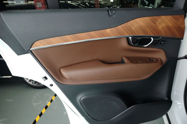 沃尔沃XC90 2019款 T6 智逸版 7座 国VI中控内饰7007