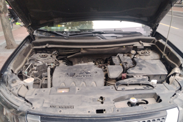 三菱 欧蓝德 2020款 2.4L 四驱致享版 7座局部细节24