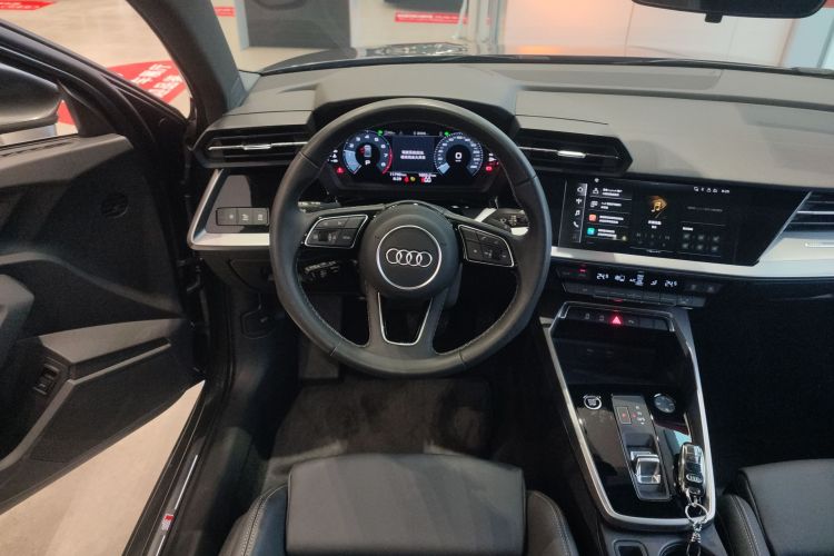 奥迪A3 2024款 A3L Limousine 35 TFSI 时尚运动型中控内饰13