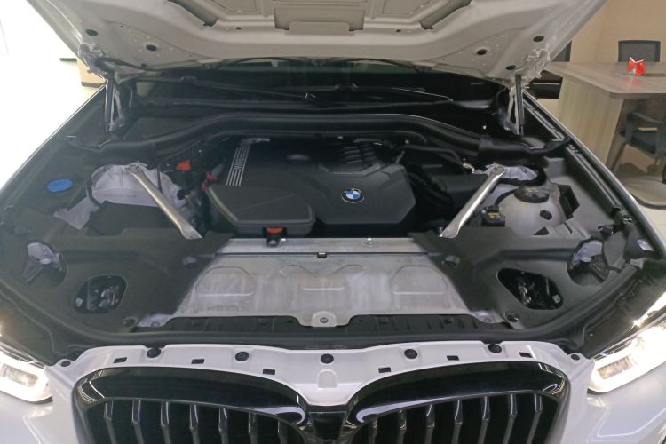 宝马X3 2022款 xDrive30i 领先型 M曜夜套装机舱底盘24