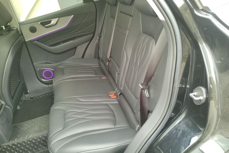 红旗HS5 2025款 2.0T 两驱玄影版中控内饰21