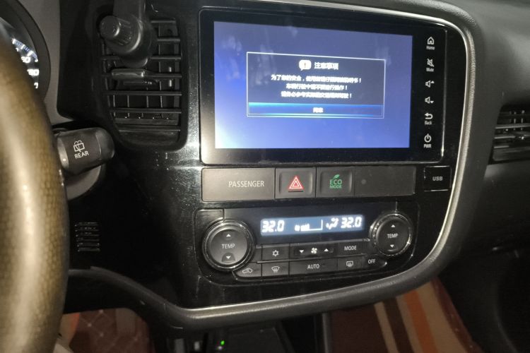 三菱 欧蓝德 2016款 2.4L 四驱精英版 5座局部细节16