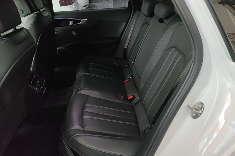 奥迪A4L 2024款 40 TFSI 豪华动感型中控内饰21