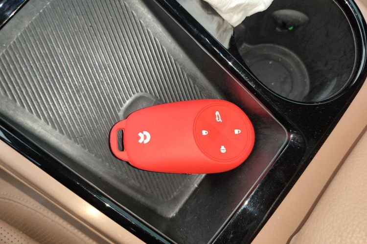 蔚来ES8 2018款 355KM 基准版 七座版中控内饰7001