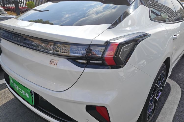 极氪001 2025款 WE版 95kWh 四驱车身外观9