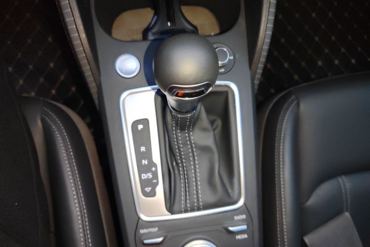 奥迪Q2L 2024款 35TFSI 时尚动感型中控内饰18