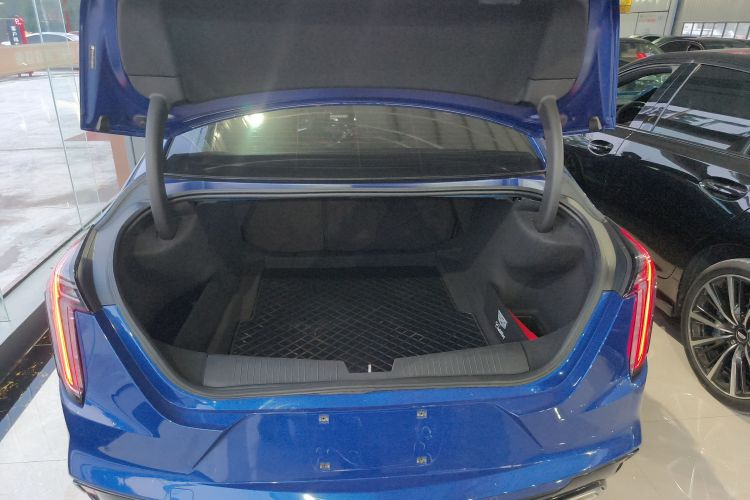 凯迪拉克CT4 2020款 28T 精英型机舱底盘23