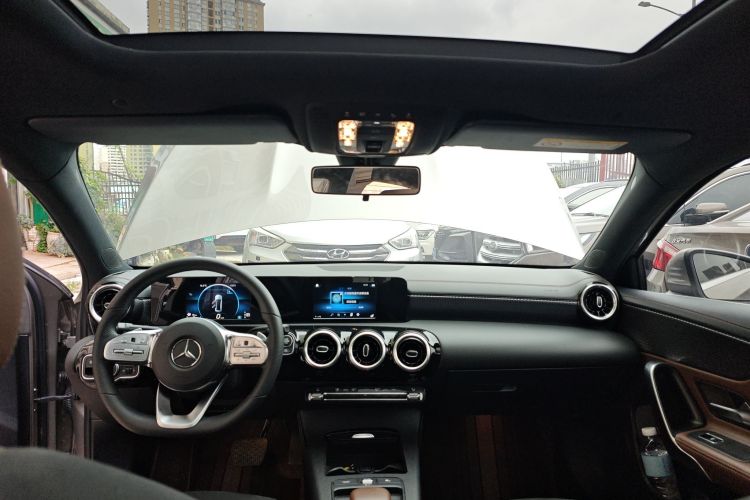 奔驰A级 2019款 A 180 L 运动轿车中控内饰22