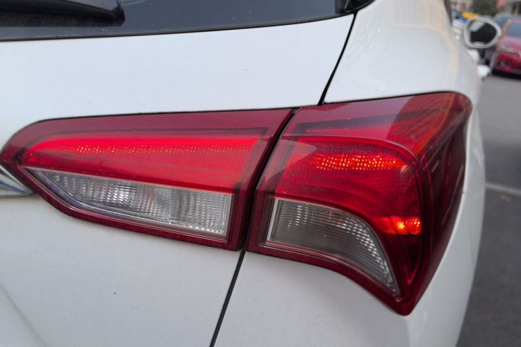 别克 昂科威 2018款 28T 四驱精英型车身外观9