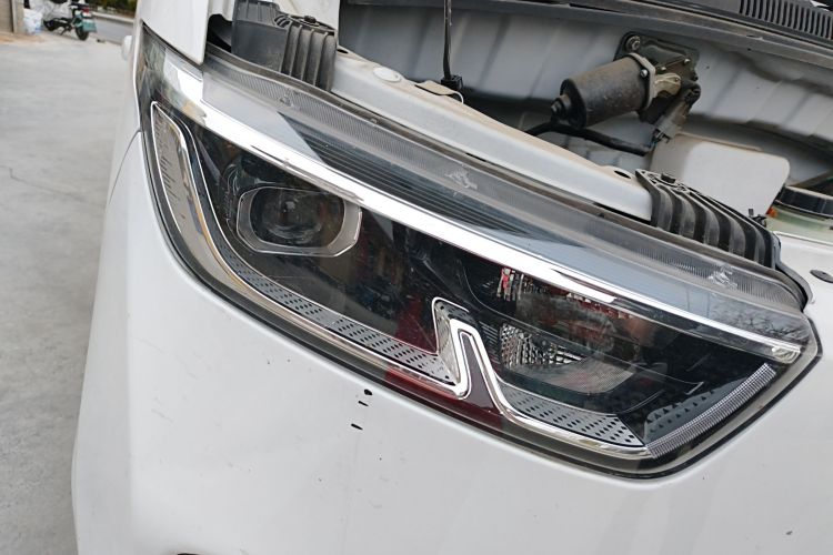 五菱汽车 五菱扬光 2024款 300KM 舒适型客车版 75kW车身外观8