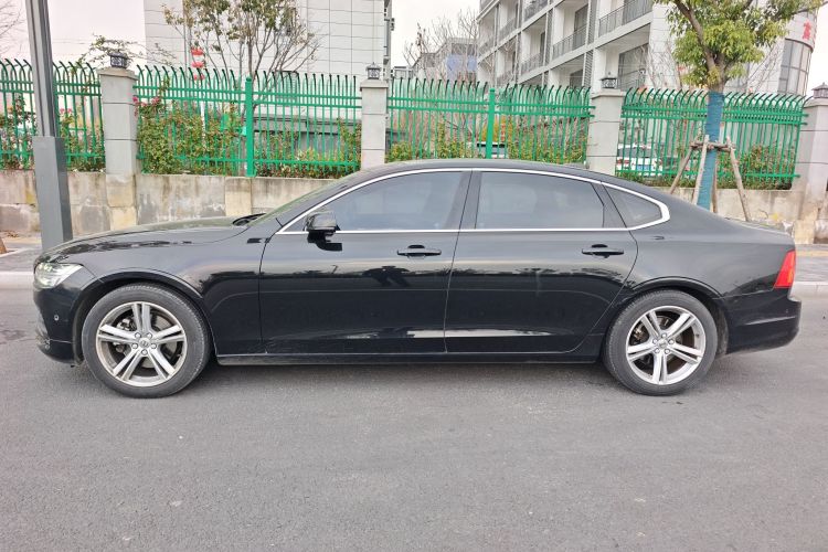沃尔沃S90 2018款 T4 智远版车身外观4