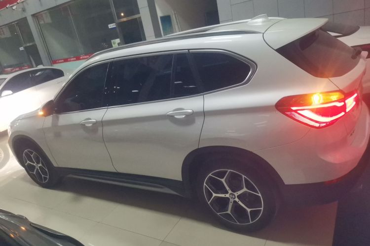 宝马X1 2019款 sDrive18Li 尊享型车身外观4