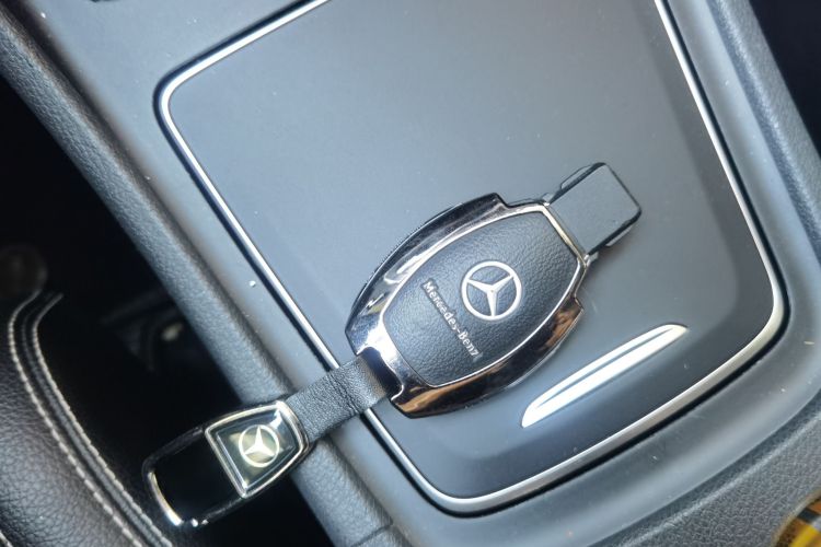 奔驰GLA 2018款 GLA 220 4MATIC 运动型中控内饰7001