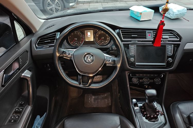 大众 途观L 2018款 330TSI 自动两驱豪华版中控内饰13