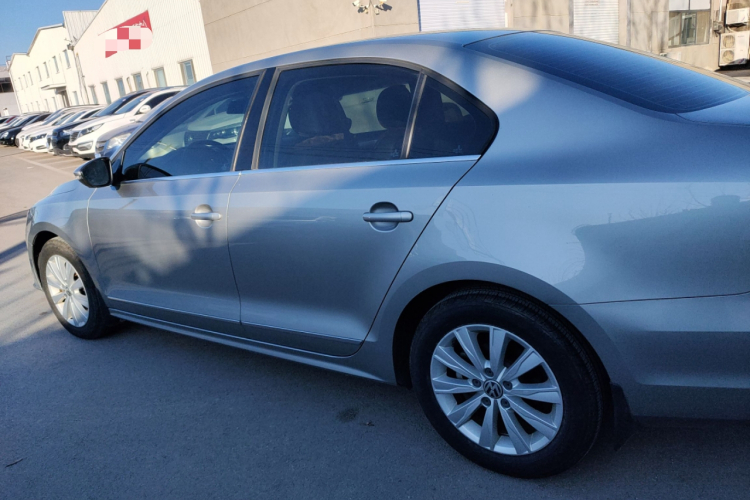 大众 速腾 2015款 1.6L 手动舒适型车身外观4