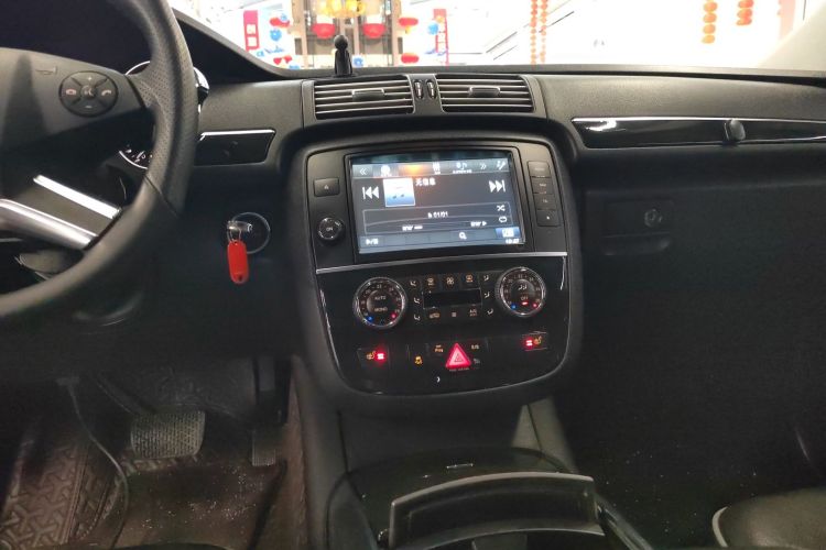 奔驰R级 2017款 R 320 4MATIC 豪华型臻藏版中控内饰16