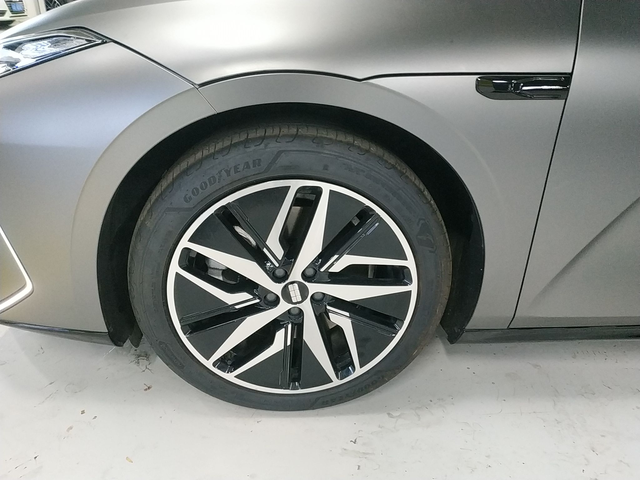 吉利银河 银河E8 2024款 665km 后驱星舰 远航版