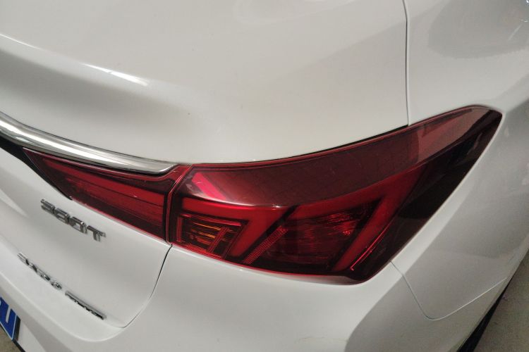 长安 逸动 2021款 PLUS 蓝鲸NE 1.4T GDI DCT尊贵型车身外观9