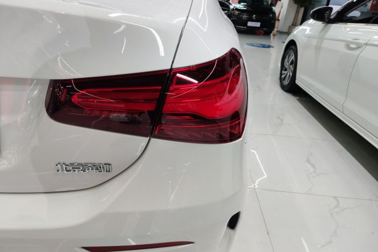 奔驰A级 2023款 A 200 L 时尚型车身外观9