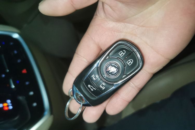 别克GL8 2020款 ES陆尊 653T 豪华型中控内饰11