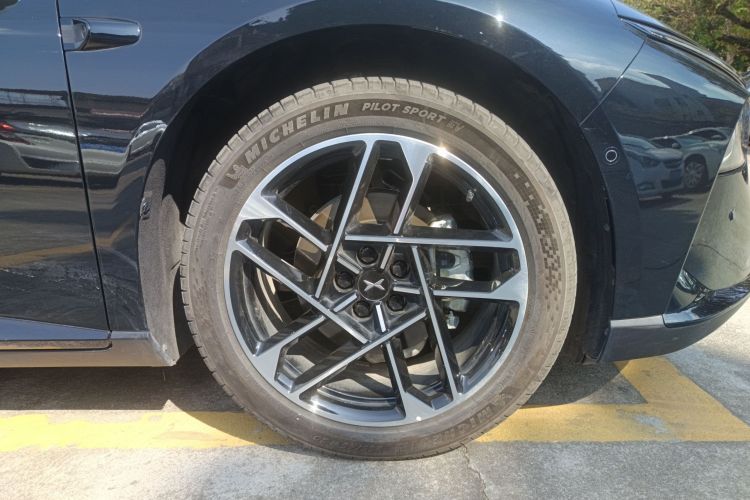 小鹏P7+ 2024款 超长续航 Max车身外观10