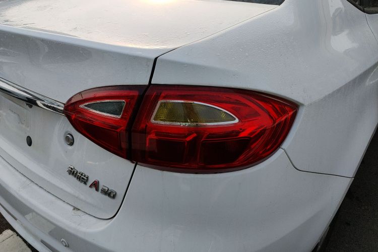 江汽集团 和悦A30 2013款 1.5L 手动舒适型 国IV车身外观9