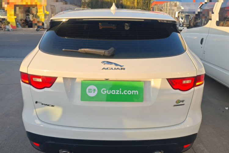 捷豹F-PACE 2016款 3.0 SC 四驱R-Sport运动版车身外观6