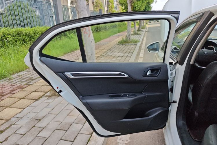 雪铁龙C4L 2014款 1.6THP 智驱版 自动劲智型中控内饰49