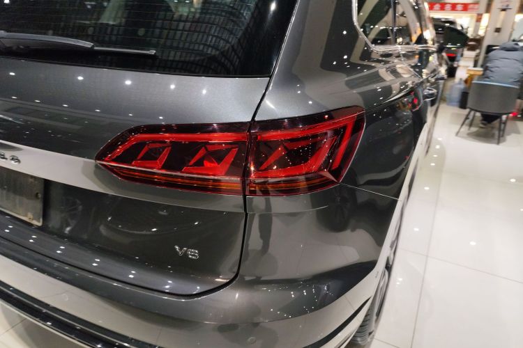 大众 途锐 2021款 3.0TSI 锐享版 经典运动套装车身外观9