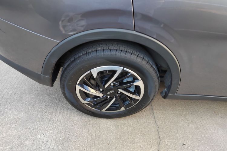 哪吒汽车 哪吒V 2021款 长续航娱乐版升级型车身外观6008