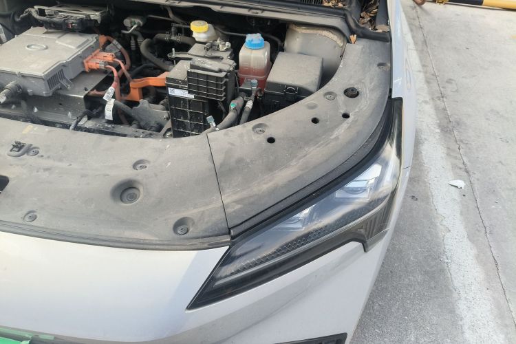 埃安 AION S Plus 2023款 70 乐享版 三元锂局部细节9007