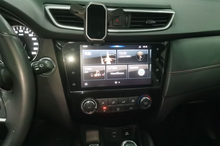 日产 逍客 2019款 2.0L CVT豪华版中控内饰16