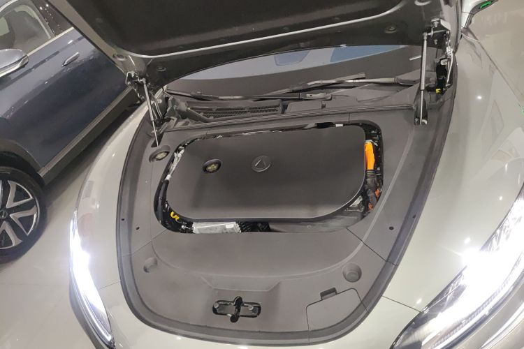 腾势Z9GT 2024款 1100四驱Ultra版机舱底盘24