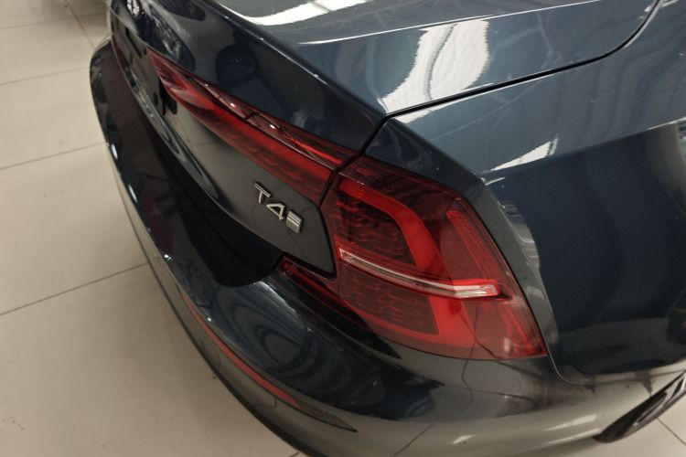 沃尔沃S60 2020款 T4 智远豪华版车身外观9