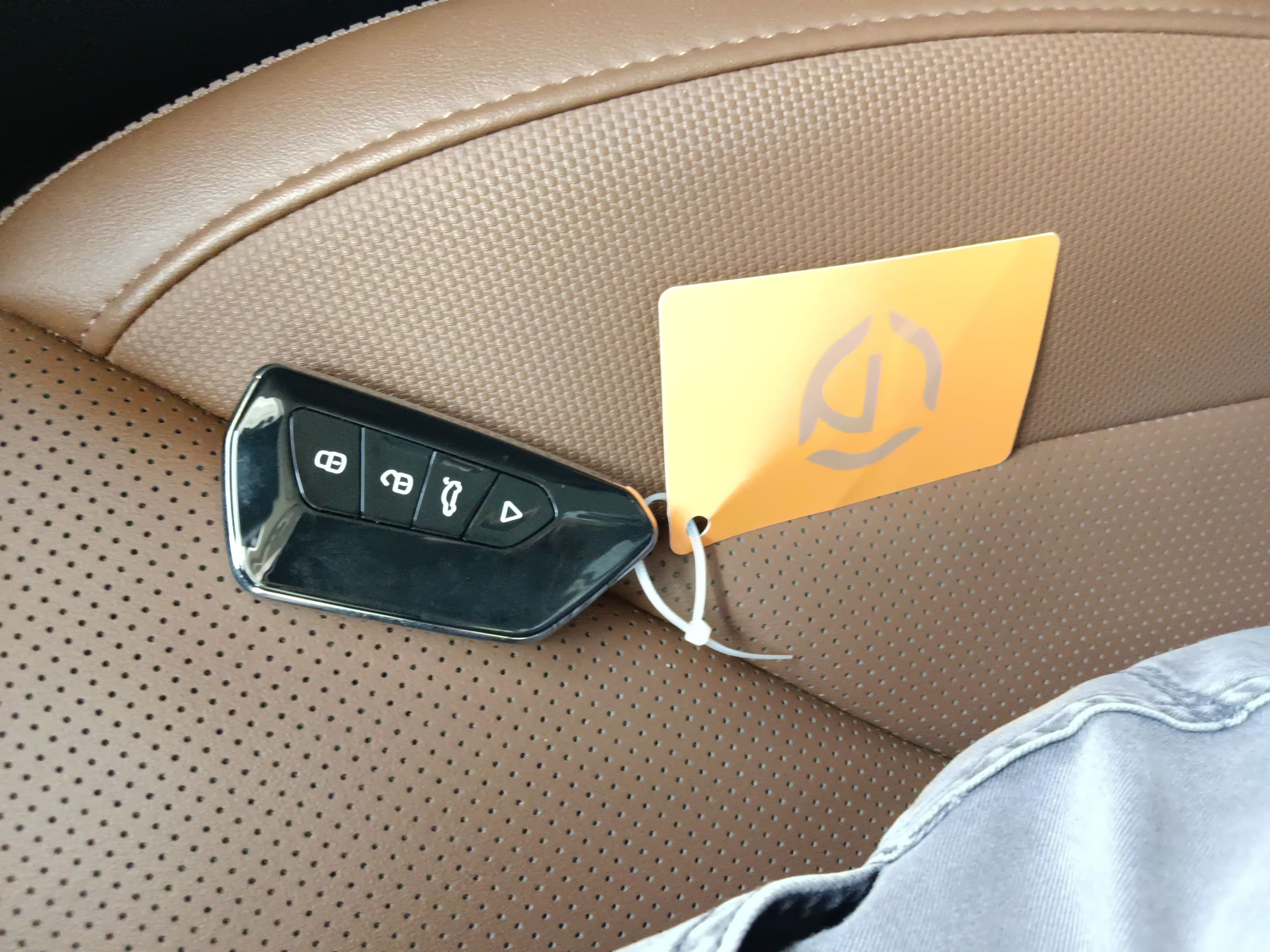 红旗E-QM5 2021款 充电 T3版 4座