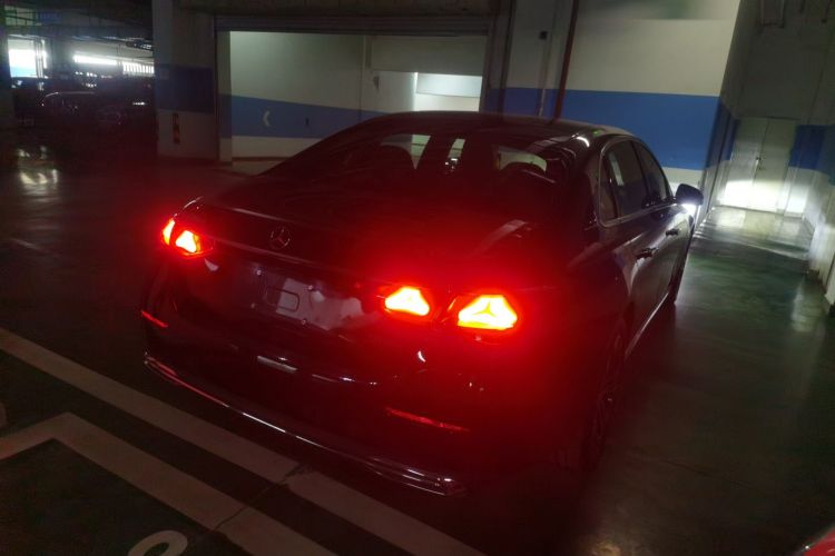 奔驰E级新能源 2024款 E 350 e L 插电式混合动力轿车车身外观6005