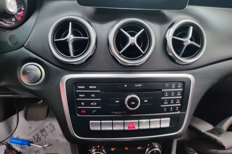 奔驰GLA 2017款 GLA 200 时尚型中控内饰16