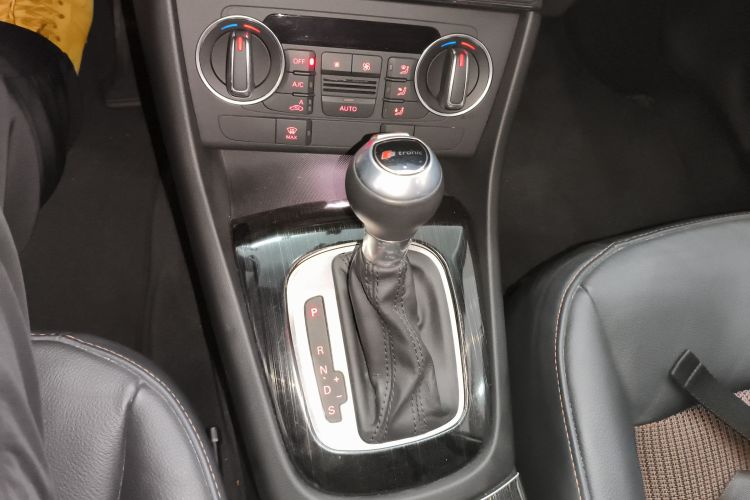 奥迪Q3 2018款 30周年年型 30 TFSI 时尚型中控内饰18