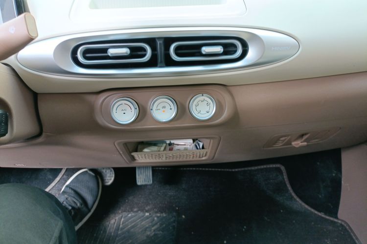 五菱汽车 宏光MINIEV 2025款 四门版 臻享+款中控内饰16