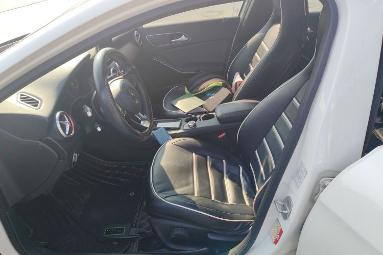 奔驰A级(进口) 2016款 A 200 动感型中控内饰19