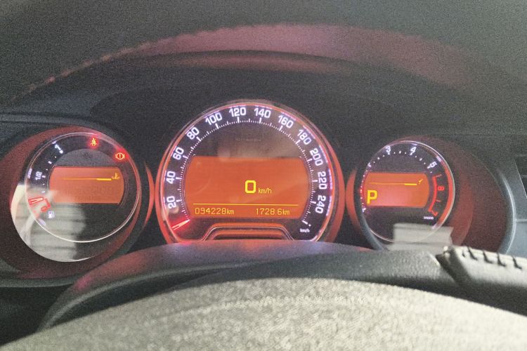 雪铁龙C5 2014款 1.6T 自动尊贵型中控内饰14