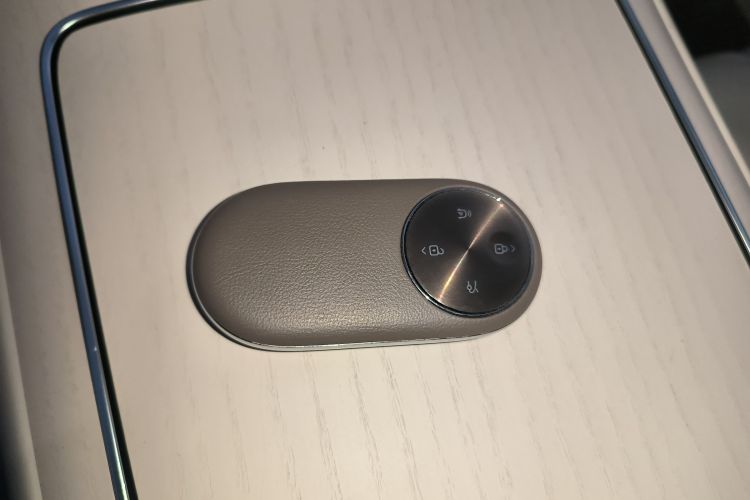 鸿蒙智行 享界S9 2025款 增程 Ultra中控内饰7001