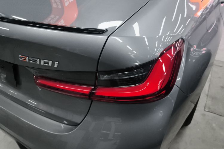 宝马3系 2024款 330i M运动曜夜套装车身外观9