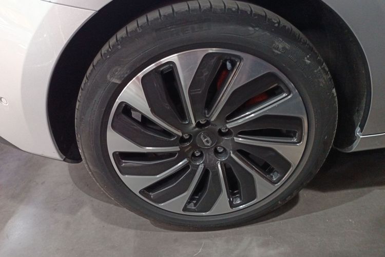 鸿蒙智行 问界M5 2022款 增程四驱至臻版车身外观6008